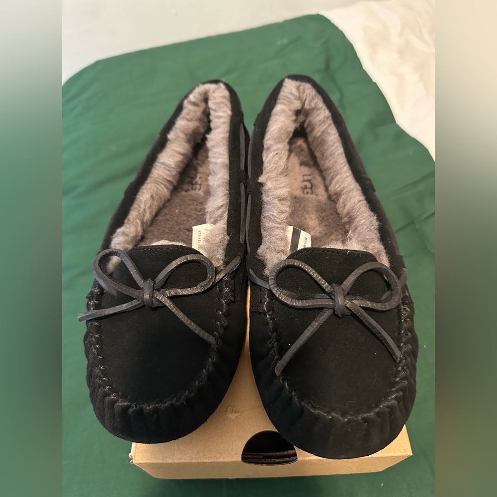 Size 7. Does not fit. Never worn.